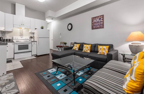 Guildford House | Peaceful 2BR Suite | Vancouver | Free Parking & Wi-Fi | Near Downtown Vancouver