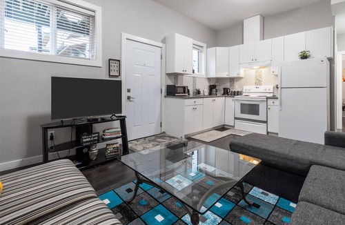 Guildford House | Peaceful 2BR Suite | Vancouver | Free Parking & Wi-Fi | Near Downtown Vancouver