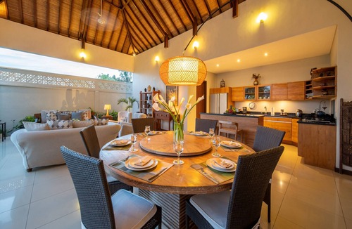 Batu Bolong Villa | Peaceful 3BR Villa - Canggu Oasis