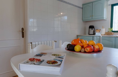 Silves Cottage | Peaceful and romantic hillside house with pool overlooking the plains and the ocean