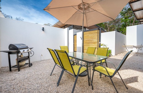Tamarindo House | Peaceful dog-friendly family retreat with pool just 10 mins from Tamarindo