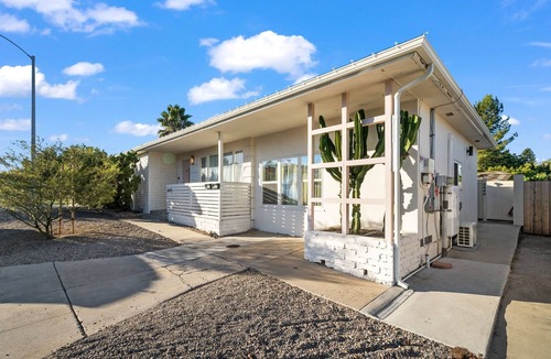 Rolando Village Apartment | Peaceful Updated Canyon Studio with Fenced Private Yard