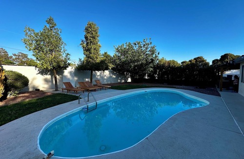 North Las Vegas House | Peacock Inn 8 Bdr X 4 Bth 14 Bds