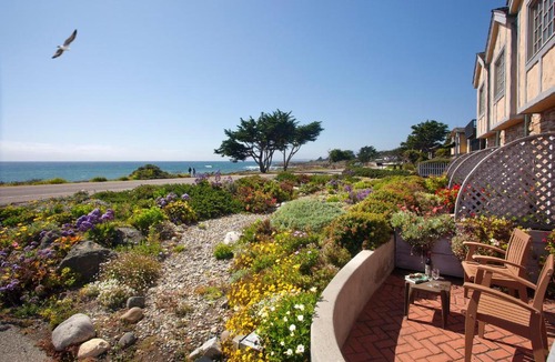 San Simeon Hotel | Pelican Inn & Suites