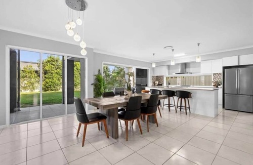 Pelican Waters House | Pelican waters getaways