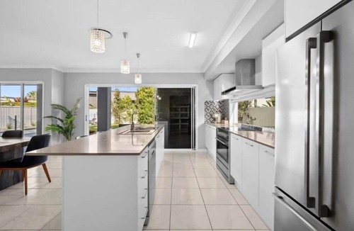 Pelican Waters House | Pelican waters getaways