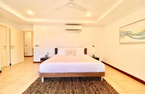 Playa Langosta Apartment | Peninsula 46 - Upscale 2bdr with Jacuzzi - Beach - Fast wifi - Gym