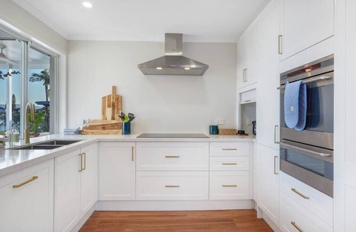 Sorrento House | Perfect Escape Waterfront Central - 4BR, Pool
