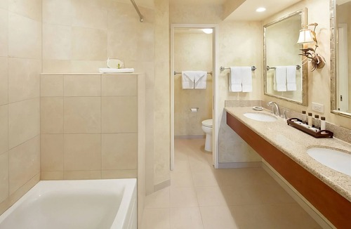 Waikiki Hotel | Perfect Event Location! 3 Awesome Units, Beachfront, Event Space, 3 Restaurants