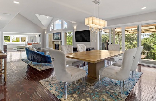 Hayward Villa | Perfect for Corporate Retreat, Family Reunion!