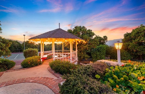 Fillmore House | Perfect For Families Pool Spa Tennis Orchards