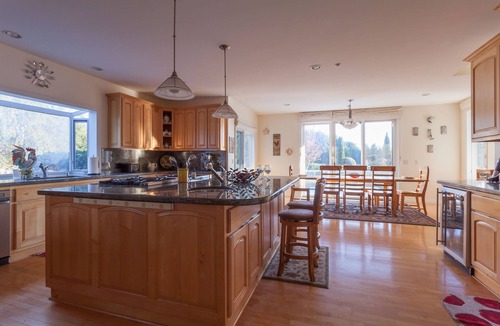 Callender House | Perfect For Large Family Get Aways Or Your Gorgeous Ranch Style Wedding.