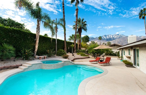 Araby House | PERFECT PALM SPRINGS GET-AWAY