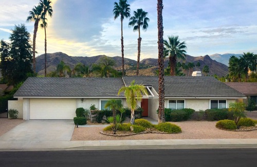 Araby House | PERFECT PALM SPRINGS GET-AWAY