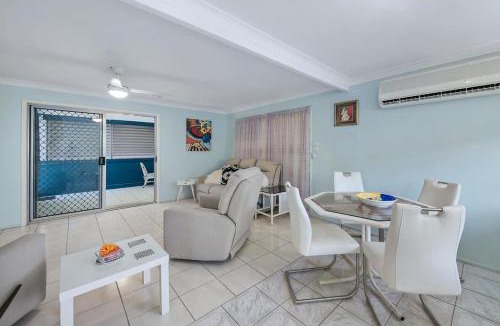 Golden Beach House | Periwinkle Blue - Pet Friendly, Golden Beach