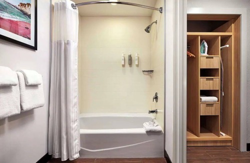 Pismo Beach Hotel | Pet-friendly 1BR King Suite | Free Parking & Pool Access