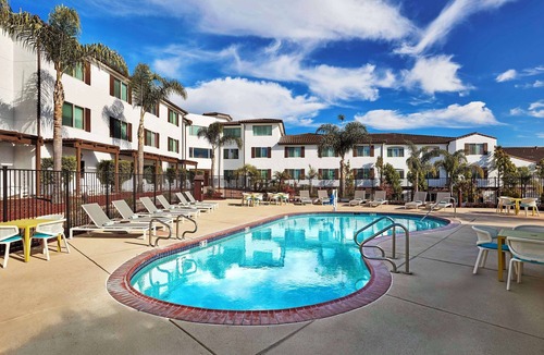 Pismo Beach Hotel | Pet-friendly 2 Queen Room | Pool, 1.9 mi to Monarch Butterfly Grove