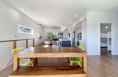 Long Beach House | Pet-Friendly 3-Bed Coastal Gem Near Long Beach