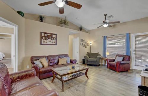 Paradise House | Pet-Friendly 4BR Vegas Vacation Renta Sleeps 8 Families, Groups Welcome!