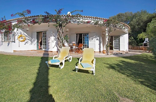 Cerro do Mocho Villa | Pet-friendly Casa do Barrocal with Pool & Wi-Fi