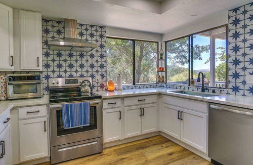 Yosemite Lakes House | Pet-Friendly Coarsegold Vacation Rental w/Deck!