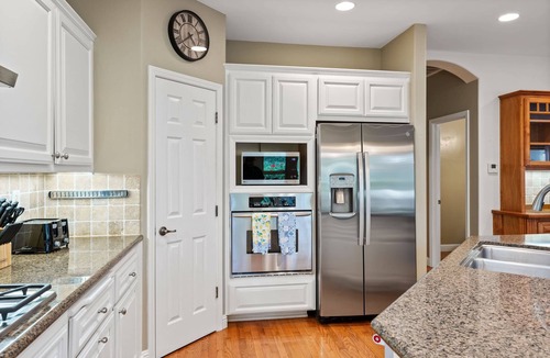 Callender House | Pet-Friendly Golf Course Retreat & Backyard Oasis