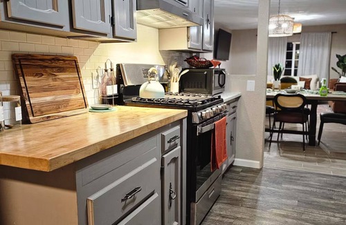 Visalia House | Pet-Friendly Home Near Sequoia National Park