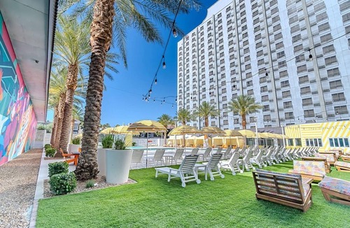 Las Vegas Apartment | Pet Friendly King | Las Vegas Stay