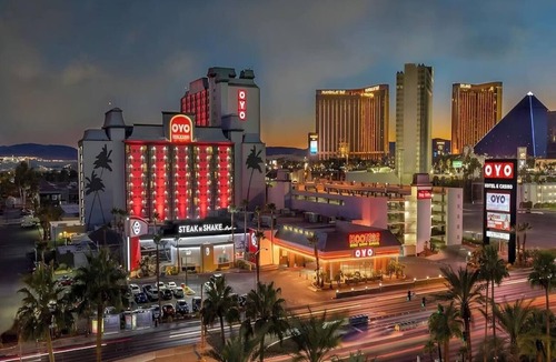 Las Vegas Apartment | Pet Friendly King | Las Vegas Stay
