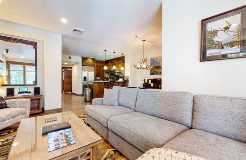 Woodwinds House | Pet-Friendly Luxury, On Golf Course. Gas Grill, Hot Tub & Game Room. Quiet