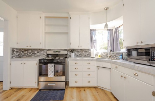 Solvang House | Pet friendly private house in the heart of Solvang! Enjoy a secluded yard and spacious cottage for your family.
