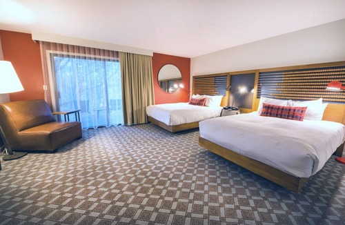 Live Oak Hotel | Pet-friendly Room w/Patio | Scenic Resort w/Mountain Views
