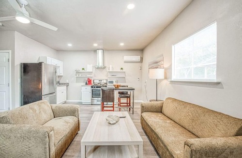 Raisin House | Pet-Friendly Studio with Quick Freeway Access