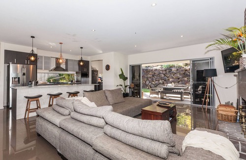 Gold Coast House | Phoebe Darling Holiday House (limited season)