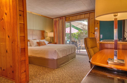 Kernville Hotel | Piazza's Pine Cone Inn
