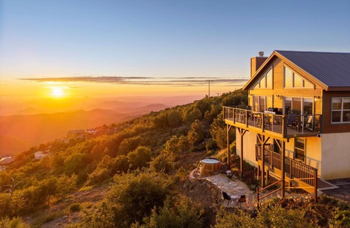 Julian House | Pickleball Ranch, Cedar Hot Tub, Gorgeous Views