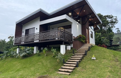 Bijagua House | Pies descalzos
