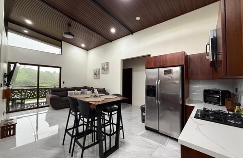 Bijagua House | Pies descalzos