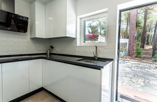 Azenhas do Mar House | Pine Tree Garden House at Azenhas do Mar - Beaches and Sintra
