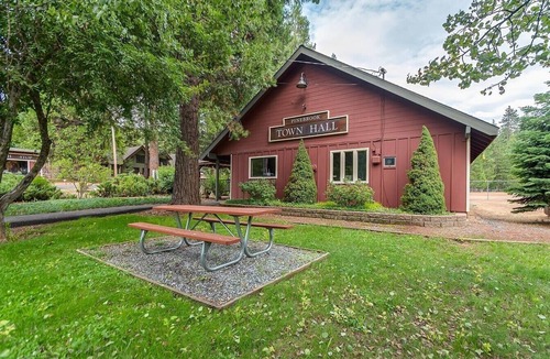 Arnold Ski Chalet | Pinebrook Chalet-Upscale Relaxation-Walk to Pinebrook Lake-drive to Bear Valley
