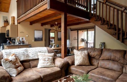Dorrington House | Pinecone Cottage in Dorrington, CA