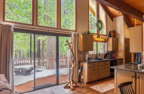 Dorrington Cottage | Pinecone Cottage in Dorrington, CA
