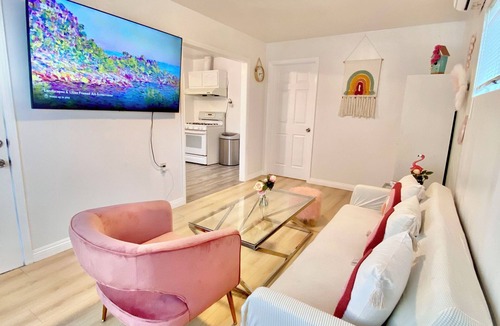 Rosemead House | Pink Lovely 1BR house near DTLA