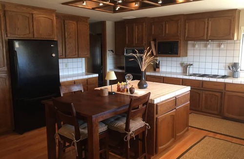 Paicines House | Pinnacles Ranch - Closest to the Park (2 miles to East Entrance)