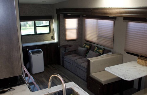 Palm Springs House | Pleasant 1-bedroom RV with AC in Cathedral City