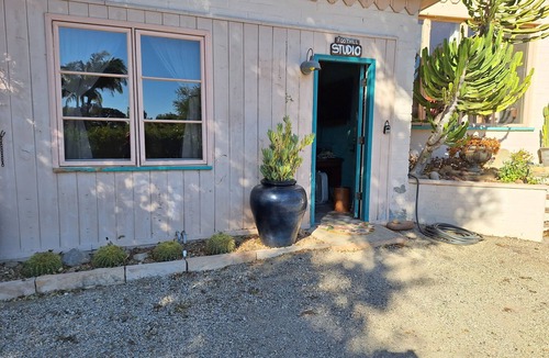 Toro Canyon Apartment | Pleasant studio with WiFi in the charming Foothills of Carpinteria.n