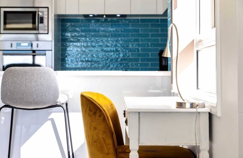 Runaway Bay Apartment | Poinsettia Beach Broadwater Retreat