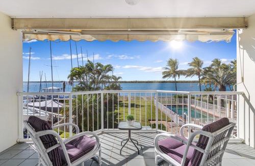 Runaway Bay Apartment | Poinsettia Beach Broadwater Retreat