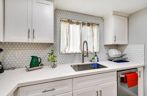 Grantville Condo | Pool Access & More! Condo Near San Diego Comic-Con