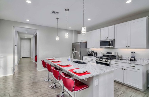 Maricopa County House | Pool! King Bed, Pool Table, Ping Pong